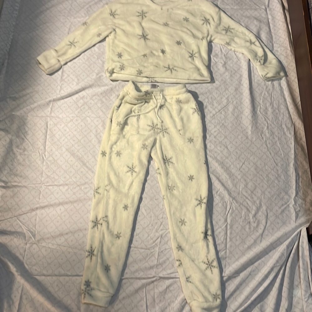 White Pink Rose Snow Flake Warm Pajama Set